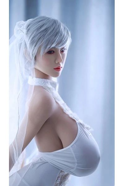 銀髪高身長美乳ラブドール
